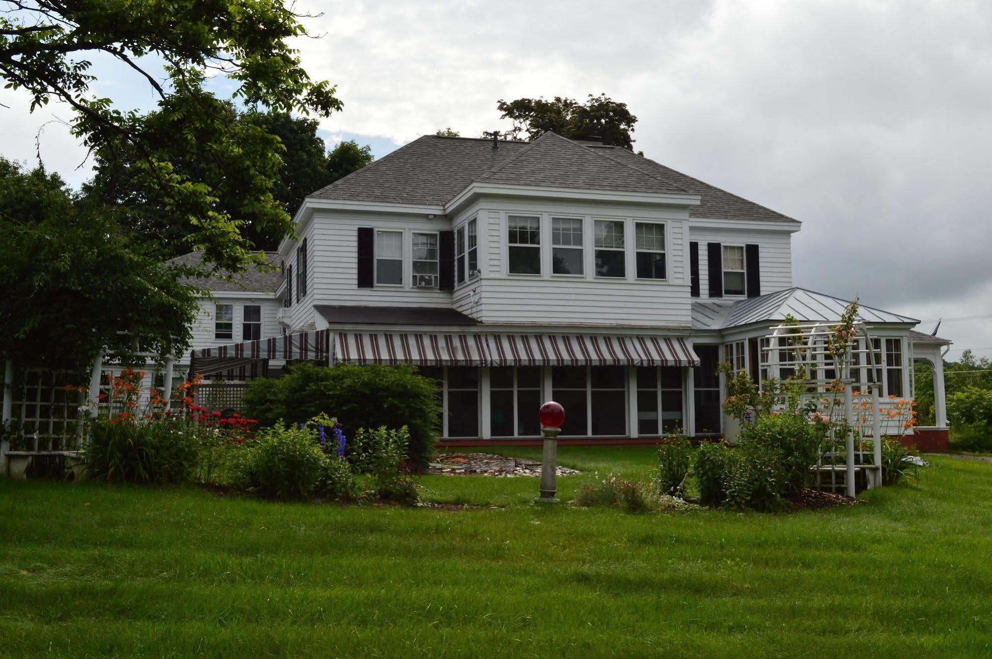 The Brewster Inn Dexter Екстериор снимка