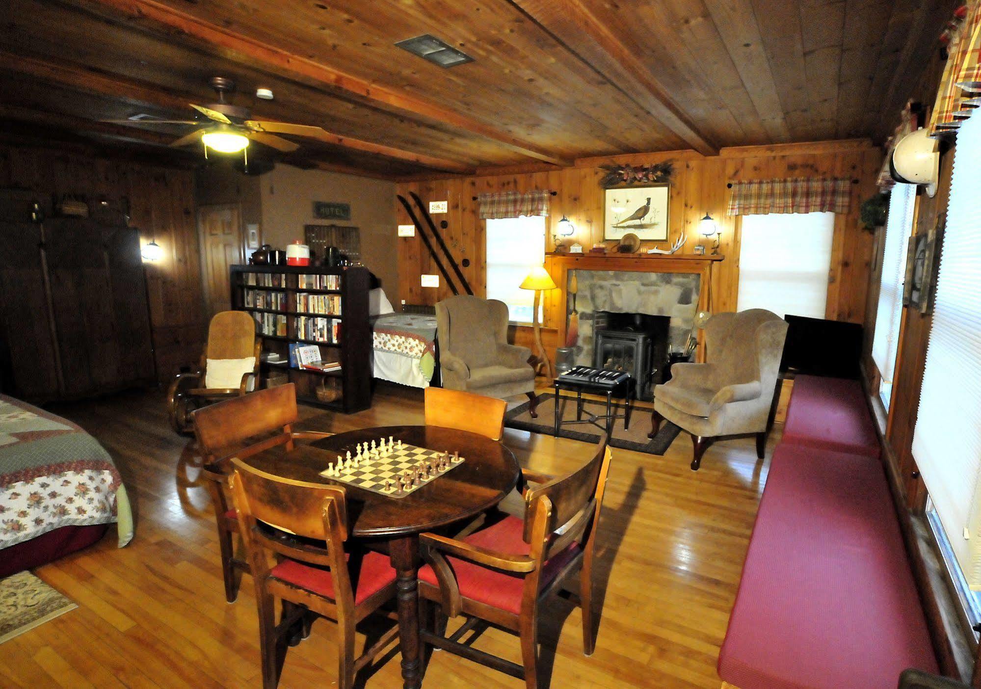 The Brewster Inn Dexter Екстериор снимка