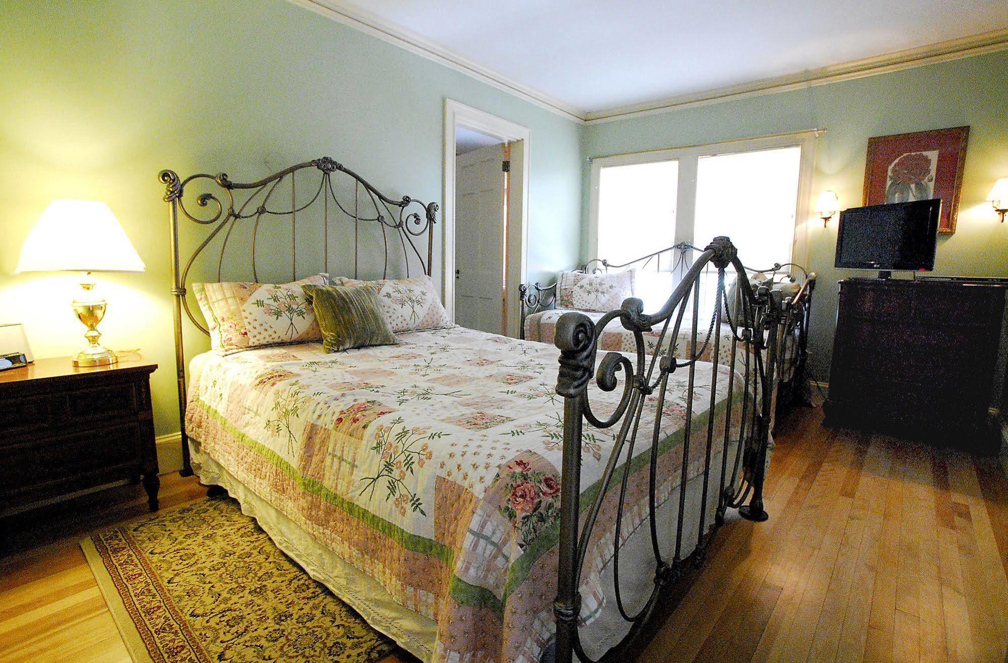 The Brewster Inn Dexter Екстериор снимка